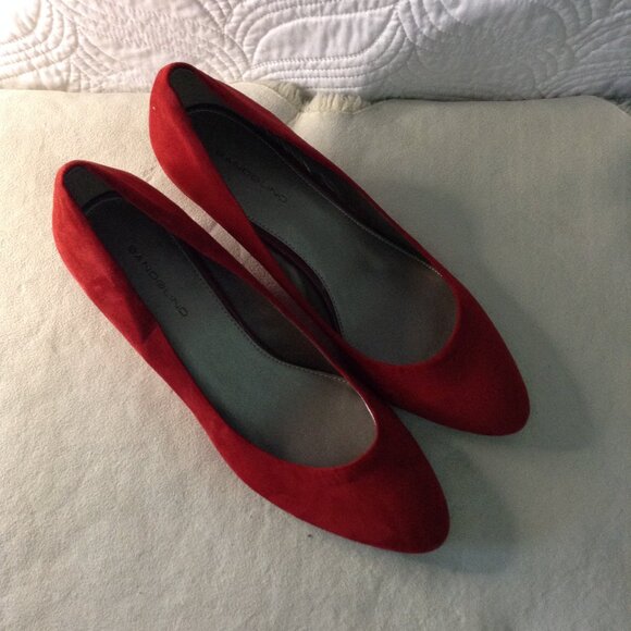 NWOT Bandolino Red Sueded Material 2" Platform, 11M, Professional, Chic, Classic - Picture 1 of 6